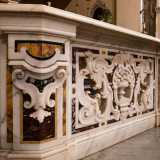 ...anticipato da una balaustra: opere del 1770 dello scultore Vincenzo Pannone